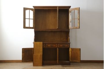 中古　美品　カリモク(karimoku)　コロニアルシリーズ　使い勝手のよい収納と美しいデザインを兼ね備えたダイニングボード(食器棚、カップボード、収納棚、戸棚、キャビネット)(定価約34万円)(R-080142)