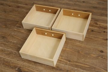 中古　美品　カリモク(karimoku)　コロニアルシリーズ　使い勝手のよい収納と美しいデザインを兼ね備えたダイニングボード(食器棚、カップボード、収納棚、戸棚、キャビネット)(定価約34万円)(R-080142)