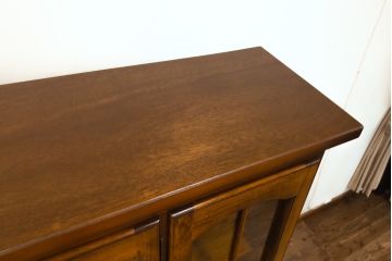 中古　美品　カリモク(karimoku)　コロニアルシリーズ　使い勝手のよい収納と美しいデザインを兼ね備えたダイニングボード(食器棚、カップボード、収納棚、戸棚、キャビネット)(定価約34万円)(R-080142)