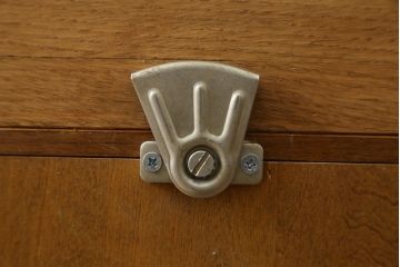 中古　美品　カリモク(karimoku)　コロニアルシリーズ　使い勝手のよい収納と美しいデザインを兼ね備えたダイニングボード(食器棚、カップボード、収納棚、戸棚、キャビネット)(定価約34万円)(R-080142)