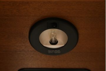 中古　美品　KOSUGA(コスガ)　リージェントハウスシリーズ　上品な佇まいの二段重ねキャビネット(食器棚、キュリオケース、カップボード、飾り棚、戸棚、収納棚)(定価約44万円)(R-080143)