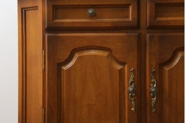 中古　美品　KOSUGA(コスガ)　リージェントハウスシリーズ　上品な佇まいの二段重ねキャビネット(食器棚、キュリオケース、カップボード、飾り棚、戸棚、収納棚)(定価約44万円)(R-080143)