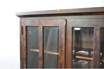 中古　美品　国産民芸家具　クラシカルな佇まいが魅力的なブックケース(書棚、本箱、収納棚、戸棚)(R-080144)
