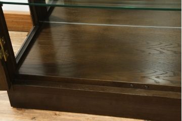 中古　美品!!　カリモク(karimoku)　domani(ドマーニ)　Morganton(モーガントン)　シックな色合いと品のある佇まいが魅力のキャビネット(ガラスケース、キュリオケース、ショーケース、飾り棚、陳列棚、店舗什器)(定価約74万円)(R-080145)