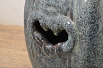 海鼠釉(なまこゆう)　青白い美しい呈色が目を引く立ち火鉢とスツールのセット(花台、椅子、チェア、陶磁)(R-080146)