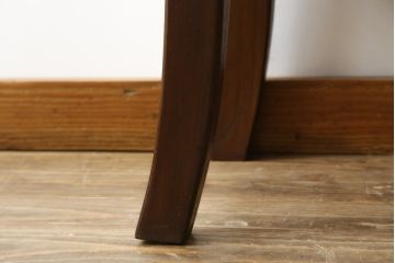 アジアンビンテージ　すらりと伸びた脚が曲線を描きシルエットまで魅力的なサイドテーブル(コンソールテーブル、飾り台、戸棚、収納棚、ヴィンテージ)(R-080148)