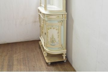 中古　美品　イタリア高級家具　ロココ調　Mario Colciago&Figli(マリオ・コルチャゴ)　Fratelli Origgi(フラテッリ・オリッジ)　圧迫感を抑えたRガラスの優しいデザインが魅力的なキャビネット(キュリオケース、ガラスケース、ショーケース、飾り棚、Rガラス、曲げガラス)(定価約220万円)(R-080149)