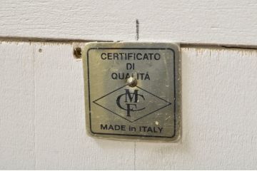 中古　美品　イタリア高級家具　ロココ調　Mario Colciago&Figli(マリオ・コルチャゴ)　Fratelli Origgi(フラテッリ・オリッジ)　圧迫感を抑えたRガラスの優しいデザインが魅力的なキャビネット(キュリオケース、ガラスケース、ショーケース、飾り棚、Rガラス、曲げガラス)(定価約220万円)(R-080149)
