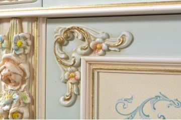 中古　美品　イタリア高級家具　ロココ調　Mario Colciago&Figli(マリオ・コルチャゴ)　Fratelli Origgi(フラテッリ・オリッジ)　圧迫感を抑えたRガラスの優しいデザインが魅力的なキャビネット(キュリオケース、ガラスケース、ショーケース、飾り棚、Rガラス、曲げガラス)(定価約220万円)(R-080149)