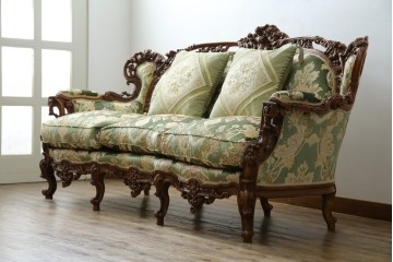 中古　イタリア製　ロココ調　華やかな彫刻が目を惹く3人掛けソファ　(R-080153)