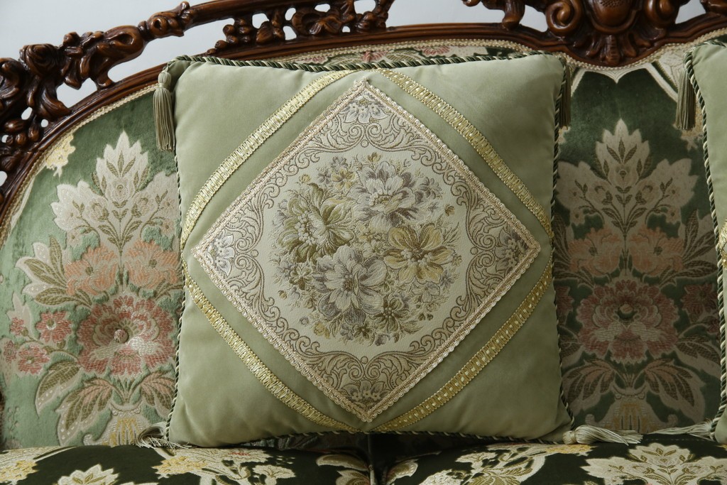 中古　イタリア製　ロココ調　華やかな彫刻が目を惹く3人掛けソファ　(R-080153)