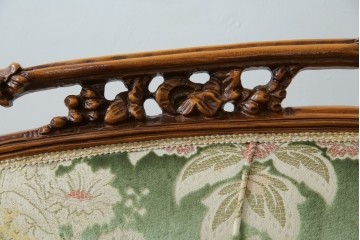 中古　イタリア製　ロココ調　華やかな彫刻が目を惹く3人掛けソファ　(R-080153)