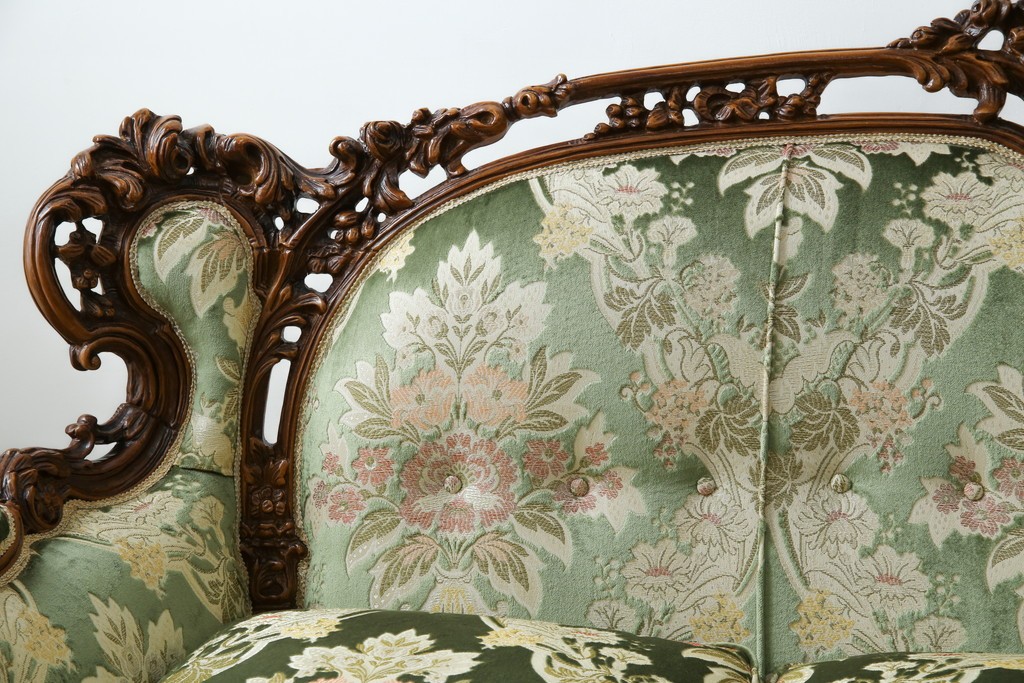 中古　イタリア製　ロココ調　華やかな彫刻が目を惹く3人掛けソファ　(R-080153)