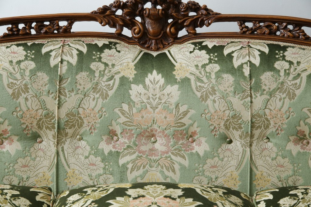 中古　イタリア製　ロココ調　華やかな彫刻が目を惹く3人掛けソファ　(R-080153)