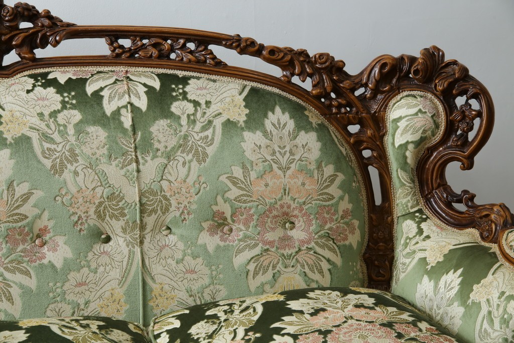 中古　イタリア製　ロココ調　華やかな彫刻が目を惹く3人掛けソファ　(R-080153)