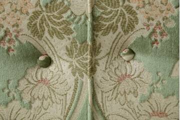 中古　イタリア製　ロココ調　華やかな彫刻が目を惹く3人掛けソファ　(R-080153)