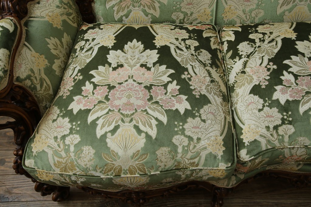 中古　イタリア製　ロココ調　華やかな彫刻が目を惹く3人掛けソファ　(R-080153)