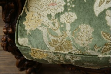 中古　イタリア製　ロココ調　華やかな彫刻が目を惹く3人掛けソファ　(R-080153)