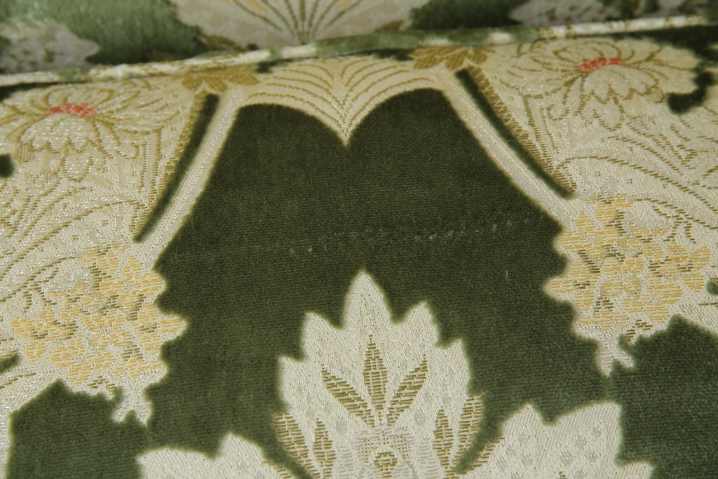 中古　イタリア製　ロココ調　華やかな彫刻が目を惹く3人掛けソファ　(R-080153)