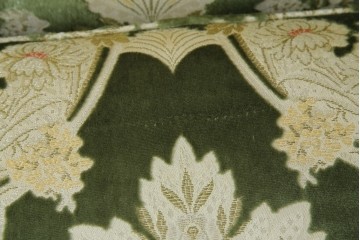 中古　イタリア製　ロココ調　華やかな彫刻が目を惹く3人掛けソファ　(R-080153)