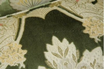 中古　イタリア製　ロココ調　華やかな彫刻が目を惹く3人掛けソファ　(R-080153)