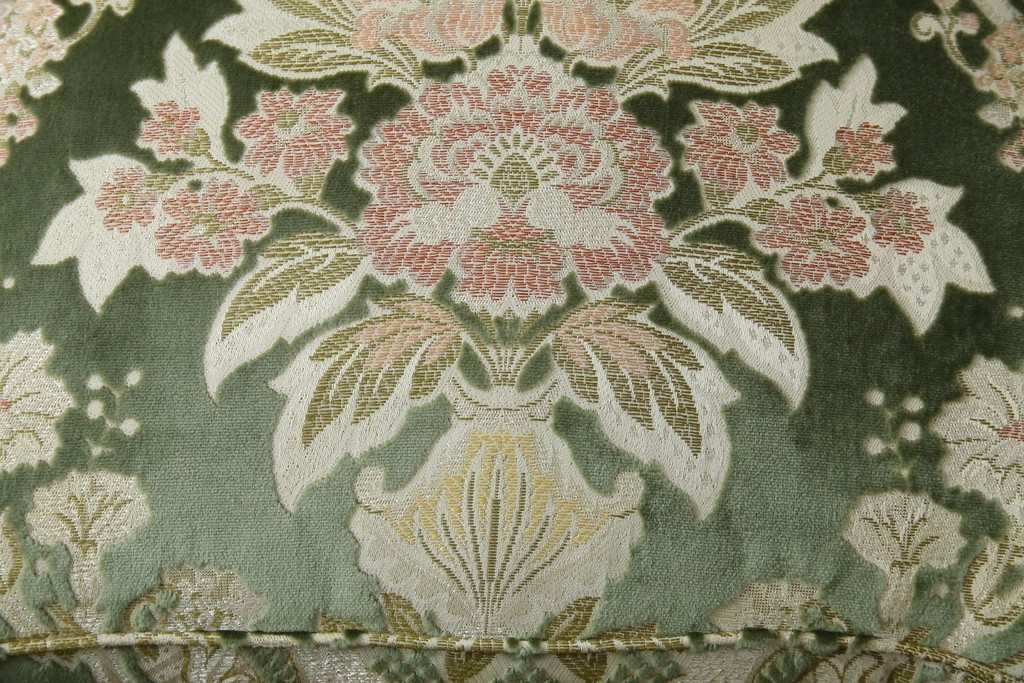 中古　イタリア製　ロココ調　華やかな彫刻が目を惹く3人掛けソファ　(R-080153)