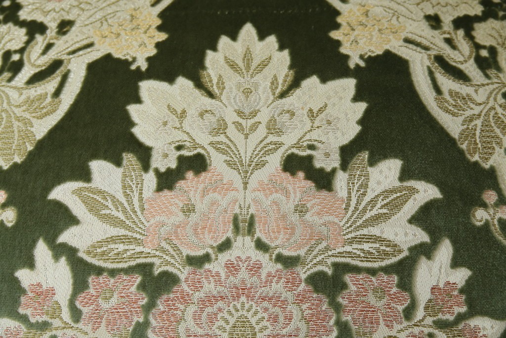 中古　イタリア製　ロココ調　華やかな彫刻が目を惹く3人掛けソファ　(R-080153)