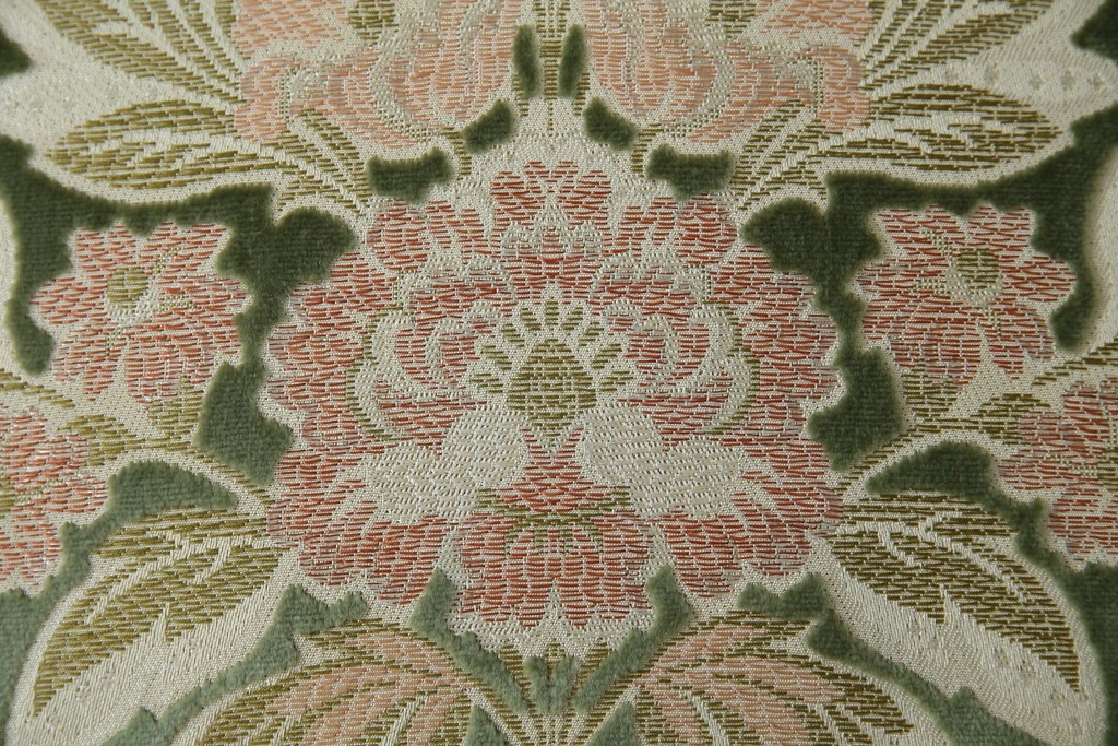 中古　イタリア製　ロココ調　華やかな彫刻が目を惹く3人掛けソファ　(R-080153)