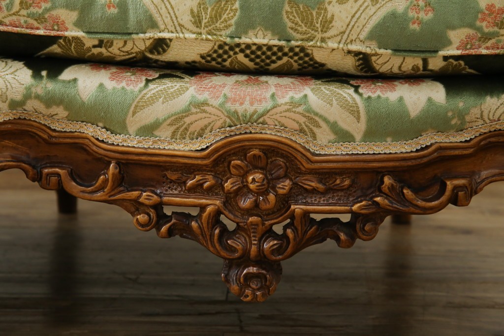 中古　イタリア製　ロココ調　華やかな彫刻が目を惹く3人掛けソファ　(R-080153)