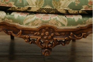 中古　イタリア製　ロココ調　華やかな彫刻が目を惹く3人掛けソファ　(R-080153)