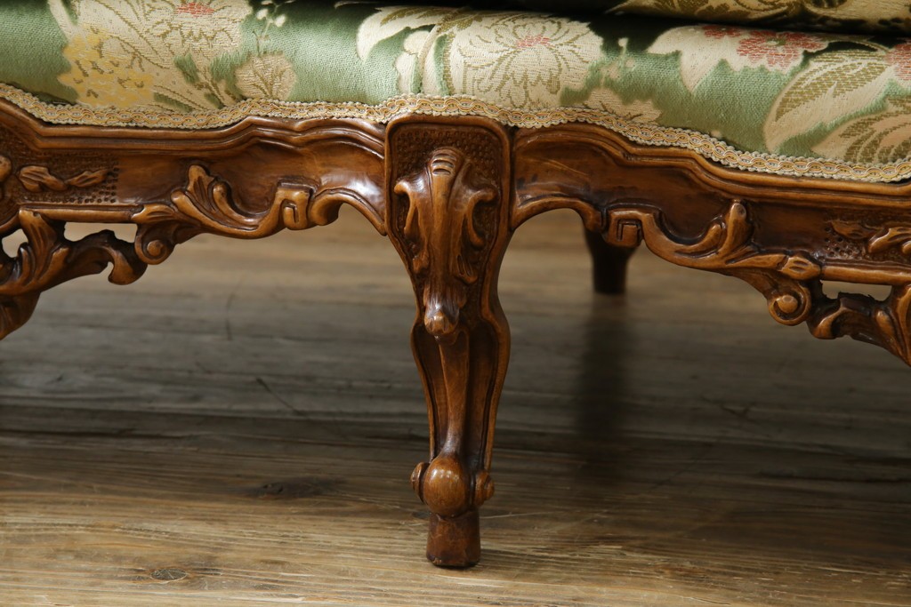 中古　イタリア製　ロココ調　華やかな彫刻が目を惹く3人掛けソファ　(R-080153)