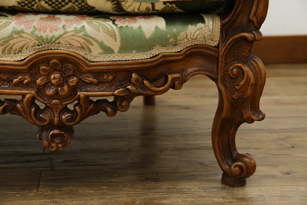 中古　イタリア製　ロココ調　華やかな彫刻が目を惹く3人掛けソファ　(R-080153)