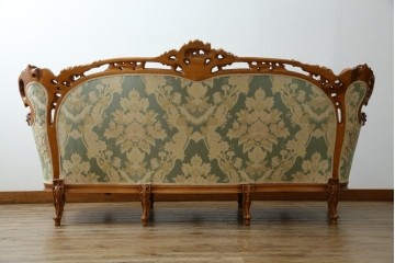 中古　イタリア製　ロココ調　華やかな彫刻が目を惹く3人掛けソファ　(R-080153)
