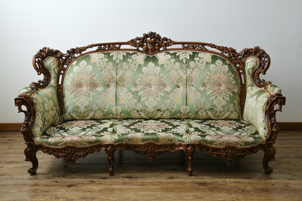 中古　イタリア製　ロココ調　華やかな彫刻が目を惹く3人掛けソファ　(R-080153)