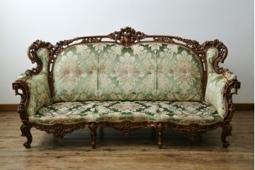 中古　イタリア製　ロココ調　華やかな彫刻が目を惹く3人掛けソファ　(R-080153)