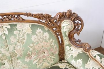 中古　イタリア製　ロココ調　華やかな彫刻が目を惹く3人掛けソファ(3P、三人掛け、ラウンジソファ、アームソファ)(R-080153)
