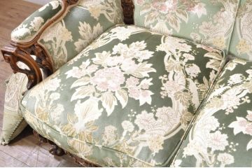 中古　イタリア製　ロココ調　華やかな彫刻が目を惹く3人掛けソファ(3P、三人掛け、ラウンジソファ、アームソファ)(R-080153)