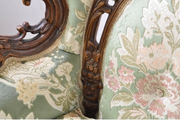 中古　イタリア製　ロココ調　華やかな彫刻が目を惹く3人掛けソファ(3P、三人掛け、ラウンジソファ、アームソファ)(R-080153)