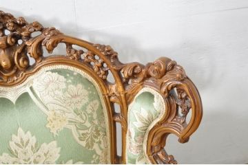 中古　イタリア製　ロココ調　華やかな彫刻が目を惹く1人掛けソファ(1P、一人掛け、ラウンジチェア、アームチェア、サロンチェア)(R-080154)