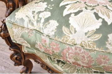 中古　イタリア製　ロココ調　華やかな彫刻が目を惹く1人掛けソファ(1P、一人掛け、ラウンジチェア、アームチェア、サロンチェア)(R-080154)