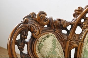 中古　イタリア製　ロココ調　華やかな彫刻が目を惹く1人掛けソファ(1P、一人掛け、ラウンジチェア、アームチェア、サロンチェア)(R-080154)
