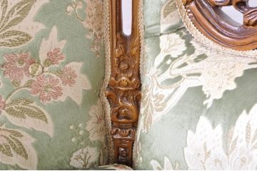 中古　イタリア製　ロココ調　華やかな彫刻が目を惹く1人掛けソファ(1P、一人掛け、ラウンジチェア、アームチェア、サロンチェア)(R-080154)