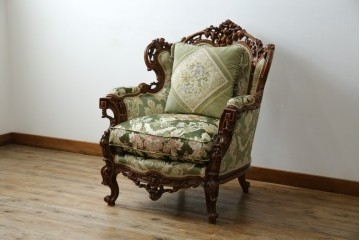 中古　イタリア製　ロココ調　華やかな彫刻が目を惹く1人掛けソファ　(R-080154)