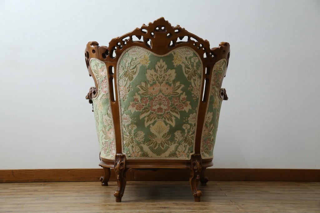 中古　イタリア製　ロココ調　華やかな彫刻が目を惹く1人掛けソファ　(R-080154)