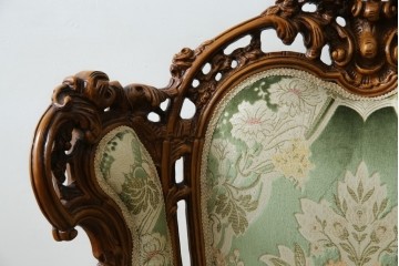 中古　イタリア製　ロココ調　華やかな彫刻が目を惹く1人掛けソファ　(R-080154)
