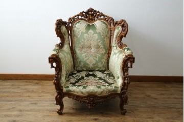 中古　イタリア製　ロココ調　華やかな彫刻が目を惹く1人掛けソファ　(R-080154)