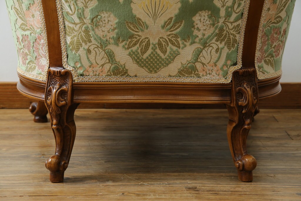 中古　イタリア製　ロココ調　華やかな彫刻が目を惹く1人掛けソファ　(R-080154)