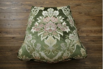 中古　イタリア製　ロココ調　華やかな彫刻が目を惹く1人掛けソファ　(R-080154)