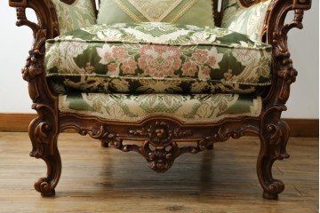 中古　イタリア製　ロココ調　華やかな彫刻が目を惹く1人掛けソファ　(R-080154)