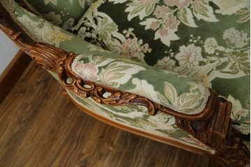 中古　イタリア製　ロココ調　華やかな彫刻が目を惹く1人掛けソファ　(R-080154)